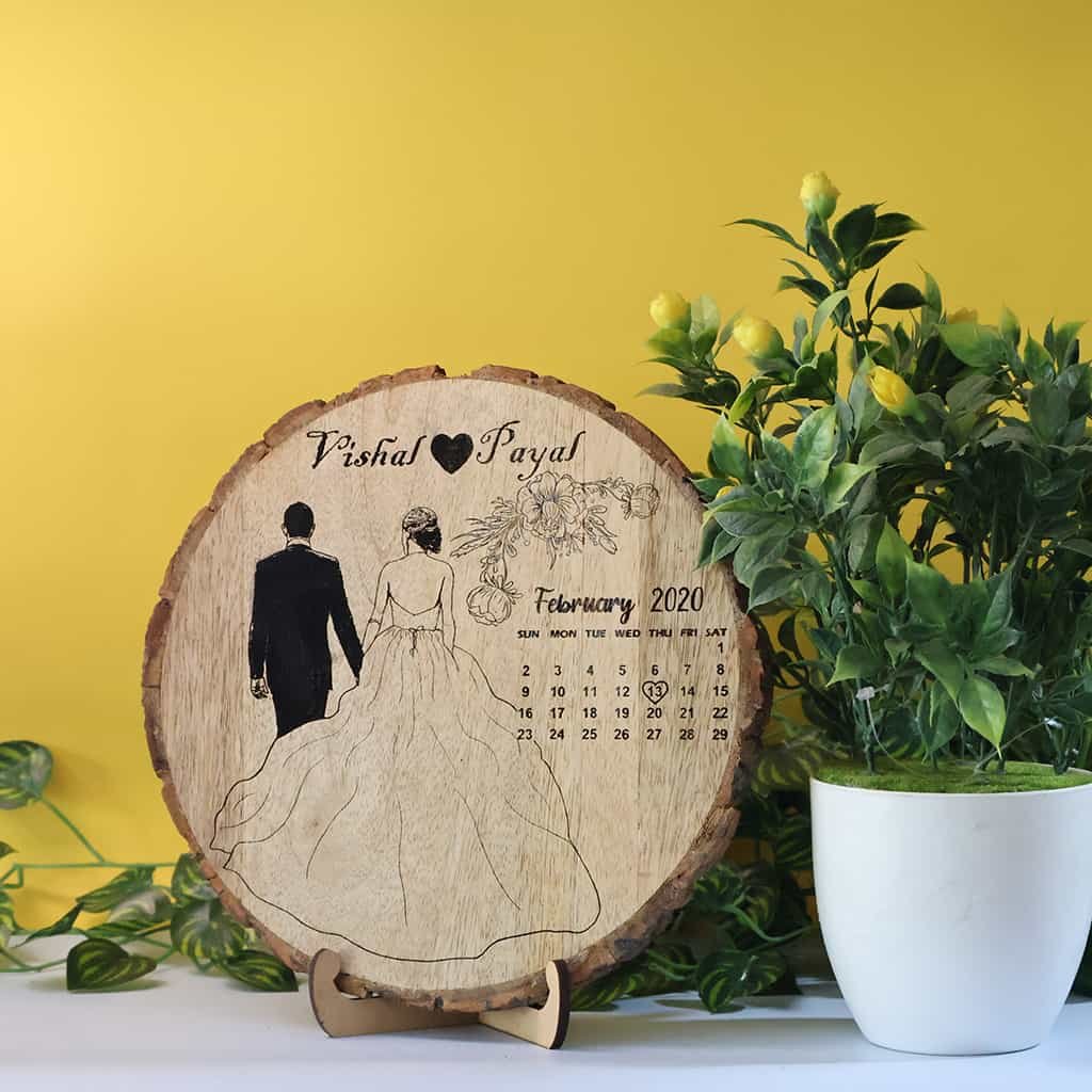 Save the Date Wooden Frame Rounde Shape
