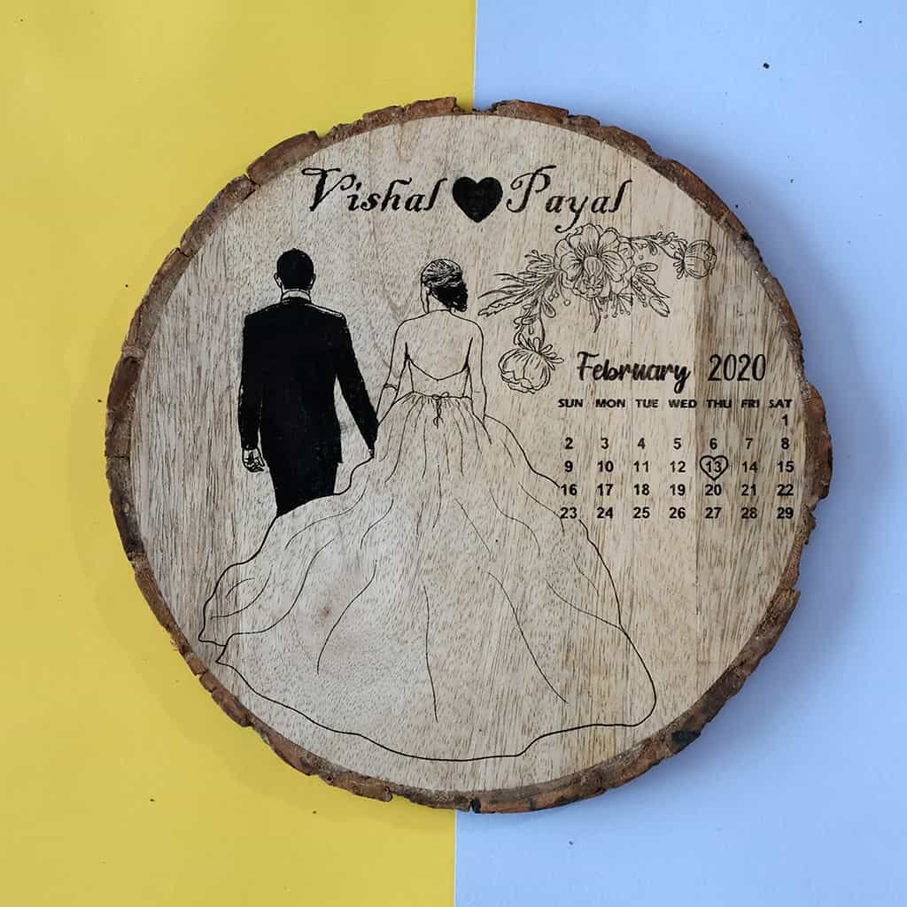 Save the Date Wooden Frame Rounde Shape